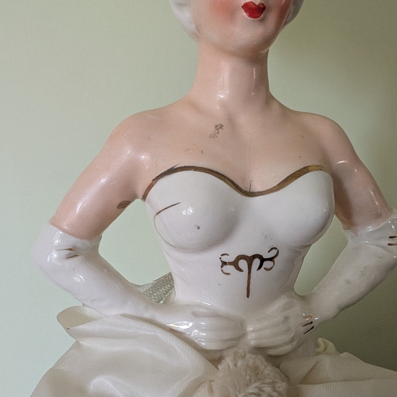 Vintage Lady Porcelain Doll Lamp - Picture 4 of 11